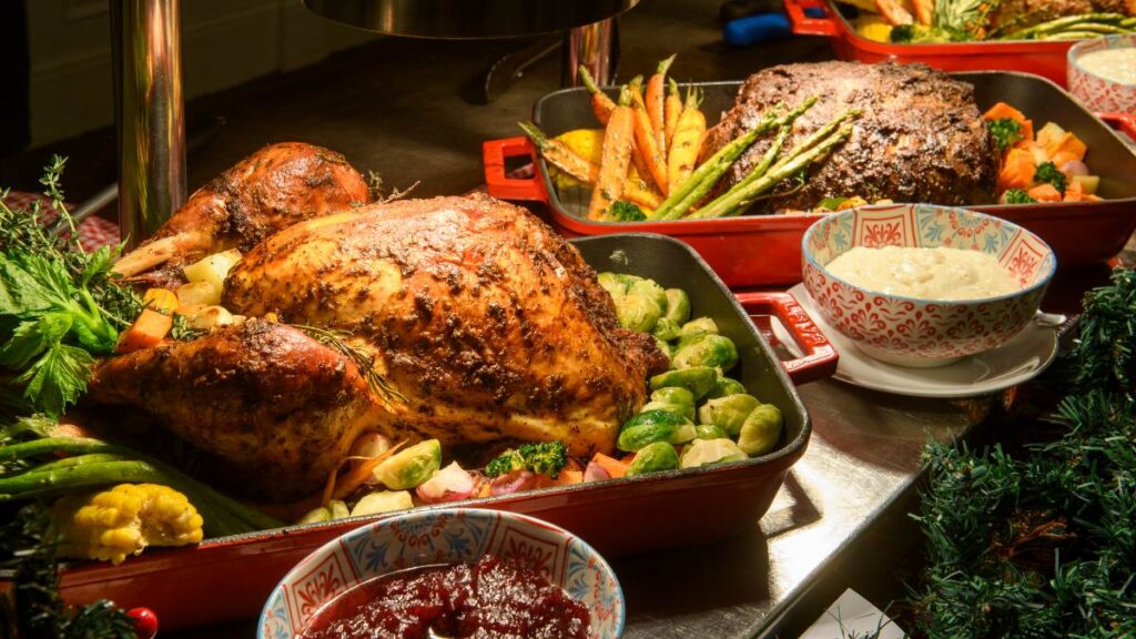 Excesos en comidas navideñas pueden detonar reflujo, diarrea e intoxicaciones: gastroenterólogo