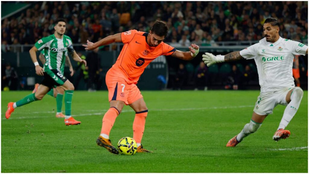 El Barcelona dormirá como líder del fútbol español después de una goleada ante el Betis que se complicó en los últimos minutos del partido | Reuters