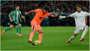 Barcelona se impone al Betis y refuerza su liderato en LaLiga
