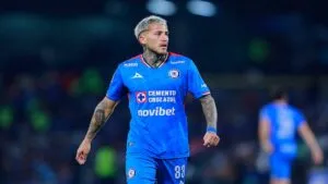 El increíble “osote” de Gonzalo Piovi en el Cruz Azul vs. Flamengo