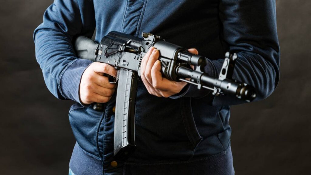 Grupos criminales detrás de coche bomba.