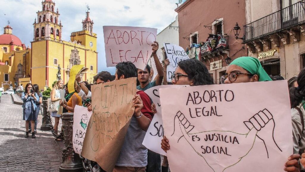 Guanajuato rechaza por quinta vez despenalizar el aborto; legisladores mantienen vigente el marco penal actual.