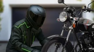 Guía para rodar en invierno: equipo térmico y mantenimiento para tu moto