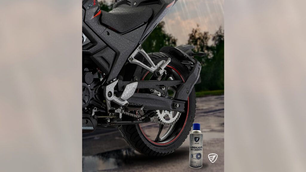 Guía para rodar en invierno: equipo térmico y mantenimiento para tu moto