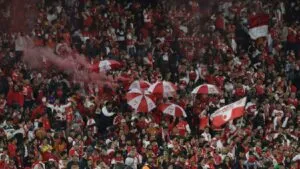 Casi 60 heridos por disturbios entre hinchas en estadio de Colombia