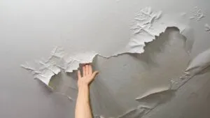 El truco del papel de aluminio para detectar humedad y saber de dónde viene