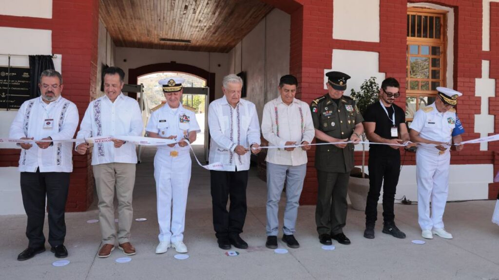 AMLO cortó listón de la Línea Z.