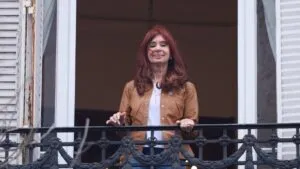 Internan a expresidenta Cristina Kirchner en Buenos Aires tras dolencia abdominal