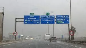Lluvias torrenciales e inundaciones dejan al menos un muerto al sur de España; reportan personas desaparecidas