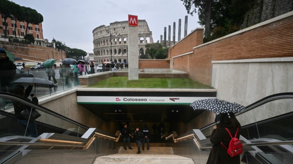 Luego de 13 años de obras, Roma inaugura estación del metro bajo el Coliseo