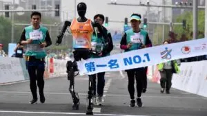 China repetirá el medio maratón de robots humanoides tras éxito mundial