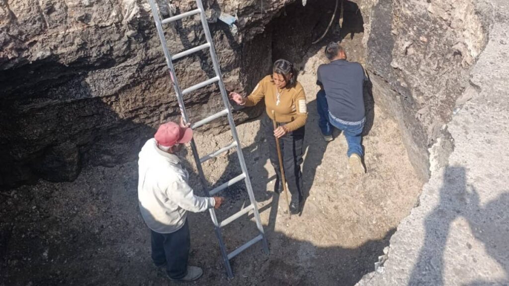 Megasocavón tiene túneles visibles en sus paredes.