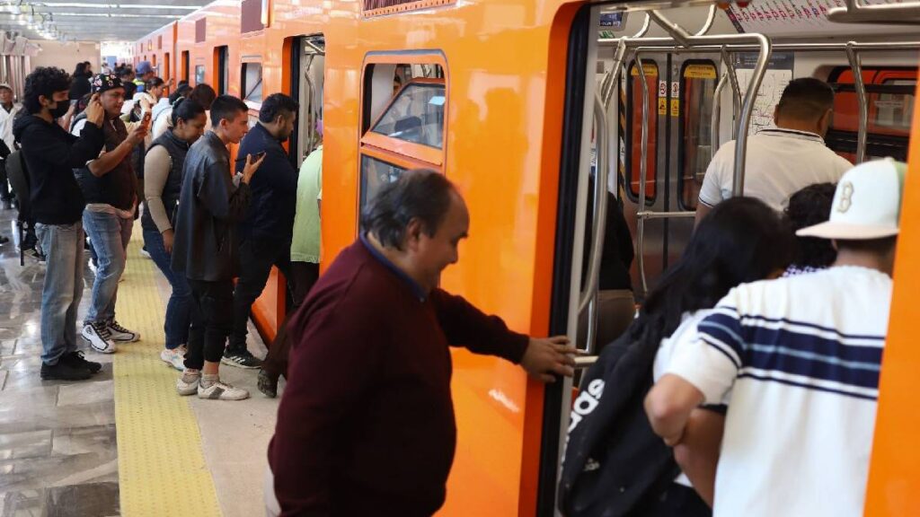 Falla eléctrica reduce servicio en Línea A del Metro CDMX; tramo a La Paz sigue suspendido mientras brigadas trabajan.