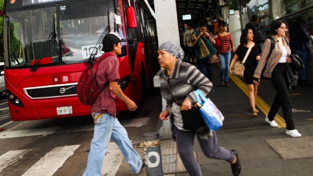 Metrobús suspenderá la ruta Glorieta Cuitláhuac–Alameda Tacubaya.