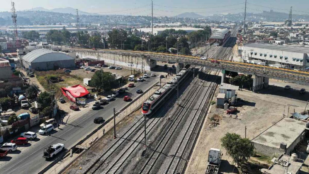 México firma contrato millonario para comprar trenes de pasajeros; recorrerán estás rutas.