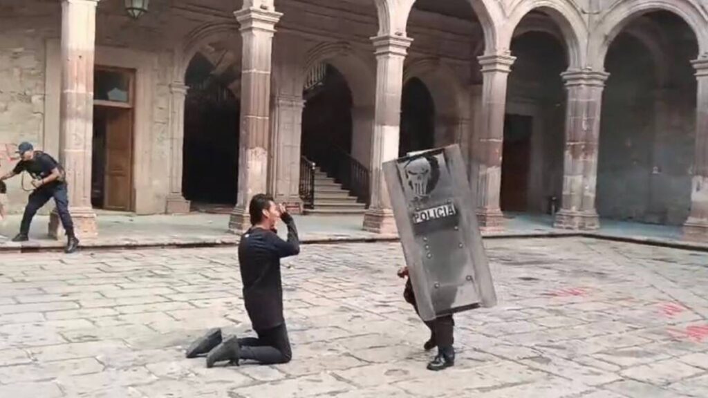 Liberan a manifestante detenido tras protesta por asesinato de Carlos Manzo