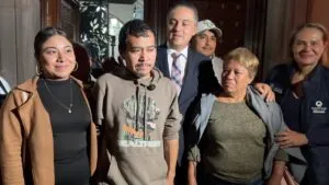 Regresa a México paisano deportado por error a Guatemala