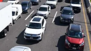 Firman decreto para eliminar multas de tránsito en Michoacán