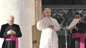 El papa León XIV advierte que “no permanecerá de brazos cruzados” ante las violaciones a los derechos humanos