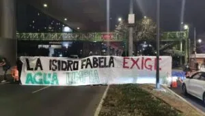 Bloquean Periférico Sur por falta de agua y problemas de seguridad en Tlalpan