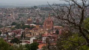 “Nacos, nacos, nacos”: alcalde de San Miguel de Allende señala a empresarios potosinos tras riña