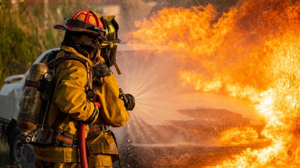 pipa-de-gas-provoca-incendio-en-2-casas-en-lindavista-hay-2-personas-lesionados