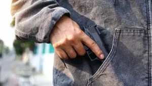 Video detalla cómo tres sicarios entran, disparan y matan a dos jóvenes en Plaza Arkana