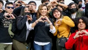 Jóvenes de siete municipios de Baja California reciben becas JOBEC de 2 mil 500 pesos