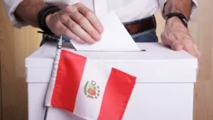 Muere candidato presidencial Napoleón Becerra en accidente en Perú
