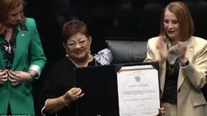 Ernestina Godoy rinde protesta: la FGR no será utilizada como “fábrica de culpables”