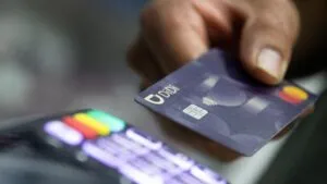 ¡Que no te sorprendan! Monto máximo permitido por el SAT en una tarjeta de débito