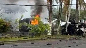Explota “coche bomba” afuera de comandancia de la policía comunitaria de Coahuayana, Michoacán