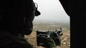 Video: helicóptero artillado abre fuego durante enfrentamiento en Michoacán