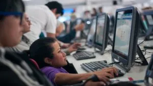 ¡Ten unas vacaciones productivas! Toma cursos y diplomados sin costo con certificación en Aprende.org