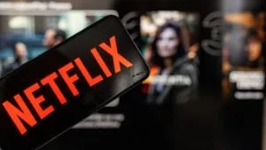 Netflix se lanza por Warner Bros Discovery y entra a ronda clave de compra