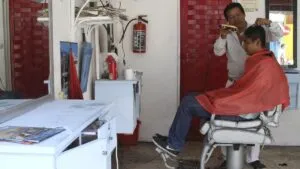 Sabías que poner música sin derechos de autor en tu negocio puede multarte en México