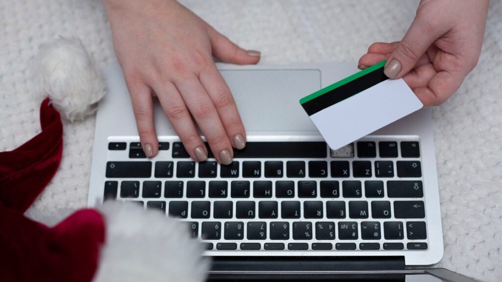 Policía Cibernética advierte por nueva estafa llamada “Regalos Navideños”