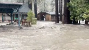 Inundaciones repentinas azotan el sur de California; videos revelan catástrofe