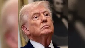 Trump habría ordenado retiro masivo de embajadores nombrados por Biden