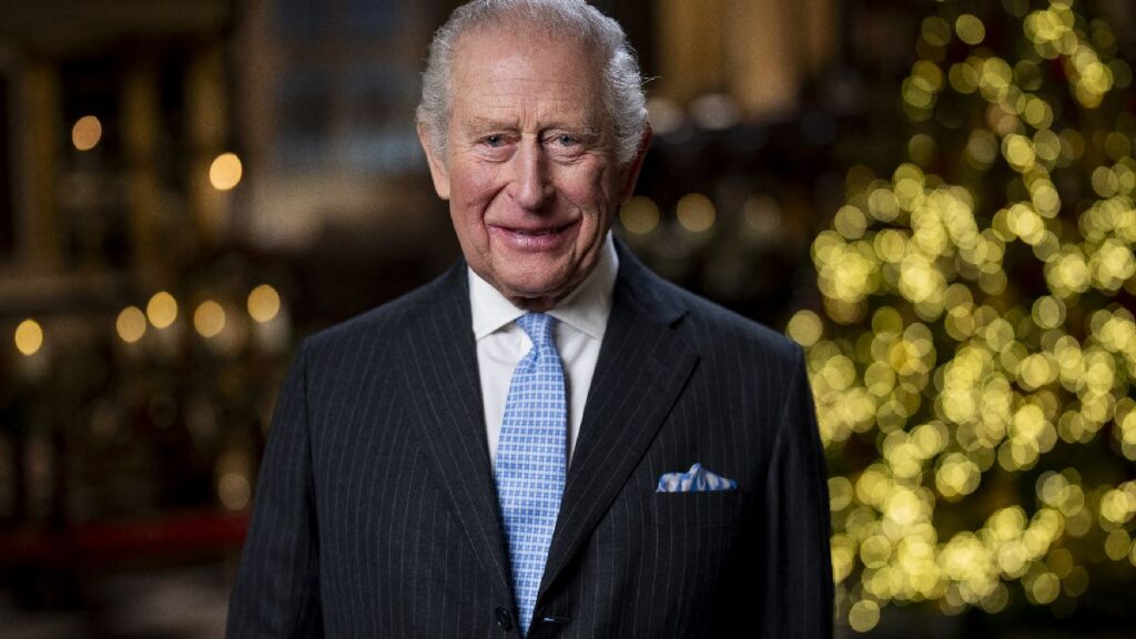 Rey Carlos III pide reconciliación y compasión en discurso de Navidad