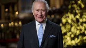 Rey Carlos III pide reconciliación y compasión en mensaje de Navidad
