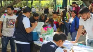Abarrotan centros de vacunación en zonas urbanas en Chiapas, dosis contra sarampión se aplican sólo a grupos vulnerables