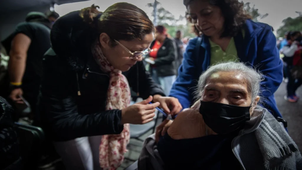 Sube demanda de servicios médicos en México; PIB crece 1.3% en 2024