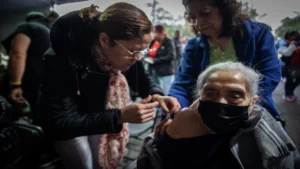 Sube demanda de servicios médicos en México; PIB de sector salud crece 1.6%