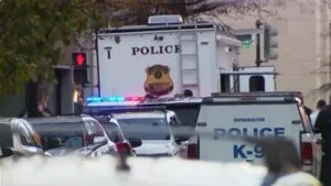 Video: le roban la patrulla a un policía en Seattle… el ladrón iba a pie