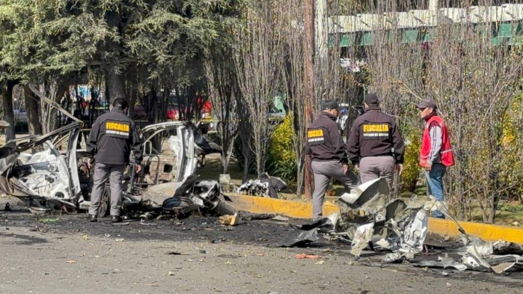 Taxi estalló en el Estado de México.