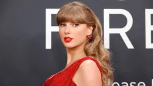 Así fue el emotivo momento en que Taylor Swift entregó un bono de 197 millones de dólares a su equipo de “The Eras Tour”