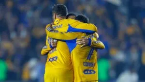 Tigres sufre con Cruz Azul, pero avanza a la final del Apertura 2025