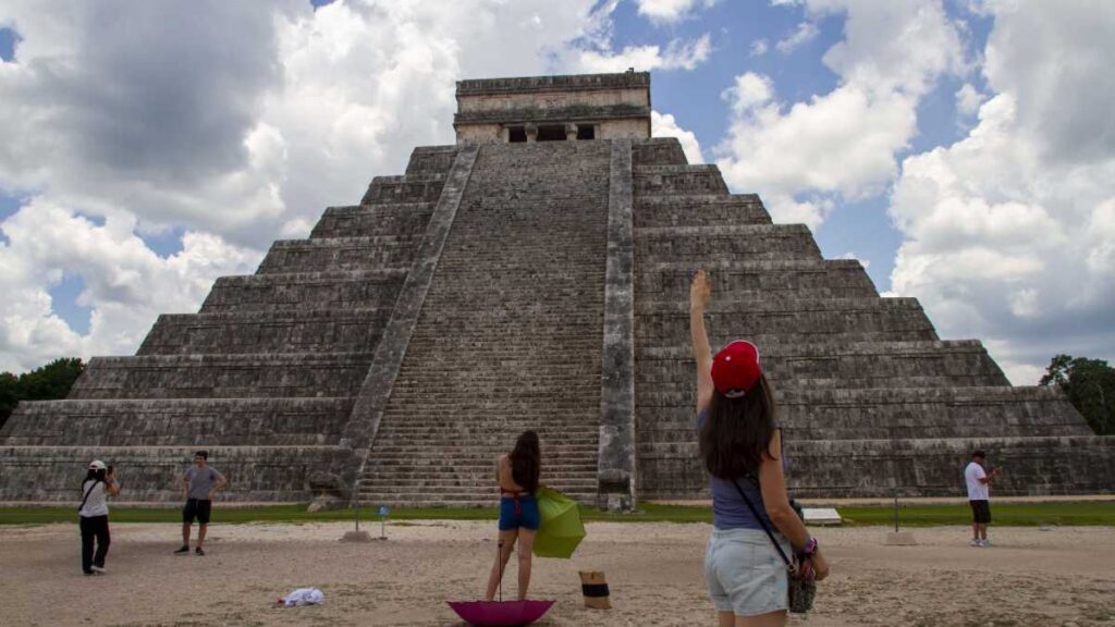 INAH sanciona a trabajador que mostró interior de Kukulcán