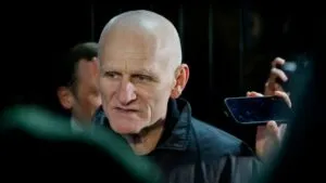 Tras 5 años en prisión, Bielorrusia libera al nobel de la paz, Ales Bialiatski y 122 presos políticos más